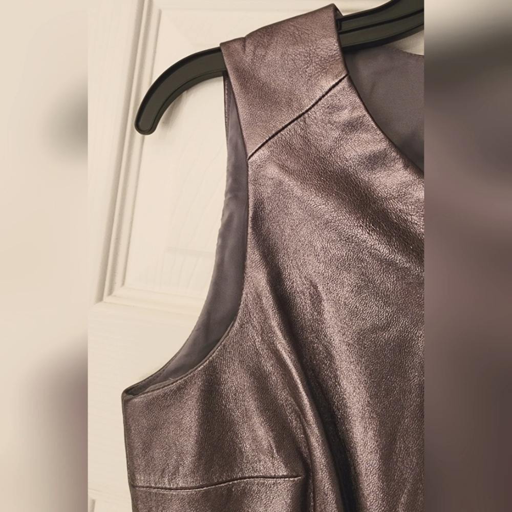 Trina Turk Sleeveless Leather Vest Zip Front In Metallic Silver Size 2 - Picture 4 of 12